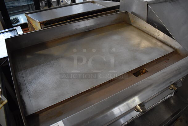 Cooking Performance Group CPG Stainless Steel Commercial Countertop Natural Gas Powered Flat Top Griddle w/ Thermostatic Controls. 36x30x17 - Image 5 of 6