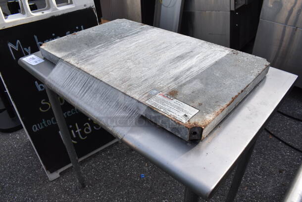 Stainless Steel Table. Comes w/ Metal Under Shelf. 36x24x36.5 - Image 3 of 3