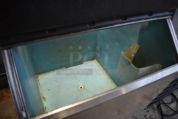 Metal Commercial Ice Bin. 30x35x38 - Image 3 of 4