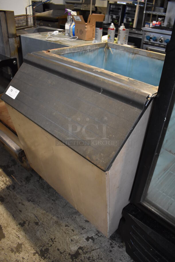 Metal Commercial Ice Bin. 30x35x38 - Image 4 of 4