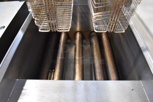 2014 Dean SR162GN Stainless Steel Commercial Floor Style Natural Gas Powered 75 Pound Capacity Deep Fat Fryer w/ 2 Metal Fry Baskets on Commercial Casters. 150,000 BTU. 20x33x47 - Image 4 of 6