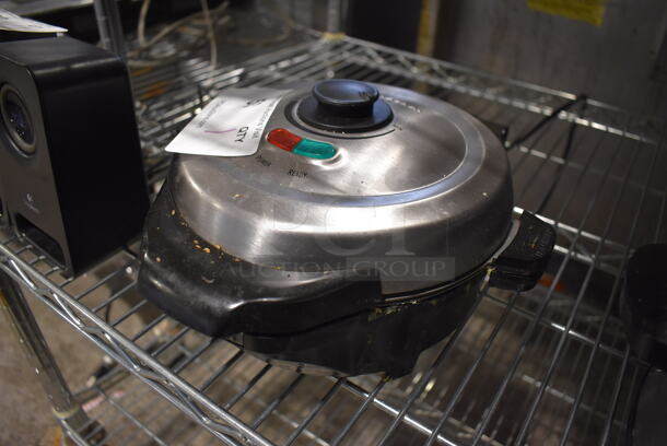 Hamilton Beach Chrome Finish Countertop Waffle Maker. 10x11x5. Tested and Working! - Image 3 of 5