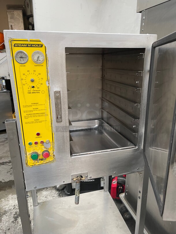 Nice! Convection Steamer- AccuTemp Steam'N'Hold Model: 208D8-100 NSF 220 Volt Three Phase With Stand NSF  - Image 5 of 9