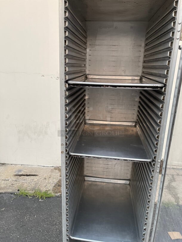 Clean! Cres Cor 100-1841 Aluminum 39 Pan End Load Super-Duty Enclosed Non-Insulated Bun / Sheet Pan Rack NSF  - Image 4 of 11