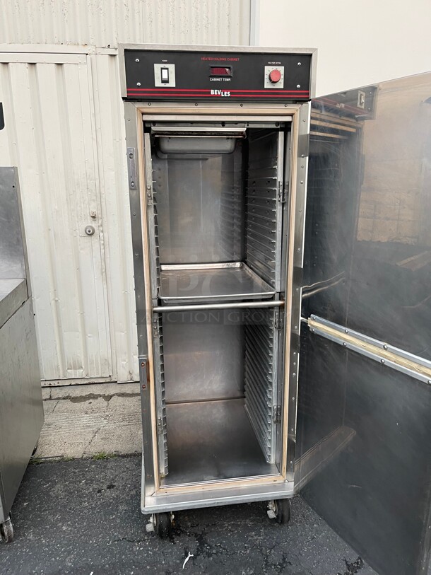 Working! Bevles Full Size Commercial Heated Cabinet Hot Food Bevles NSF  CA70 Warmer Transport NSF 115 Volt Tested and Working! - Image 8 of 10