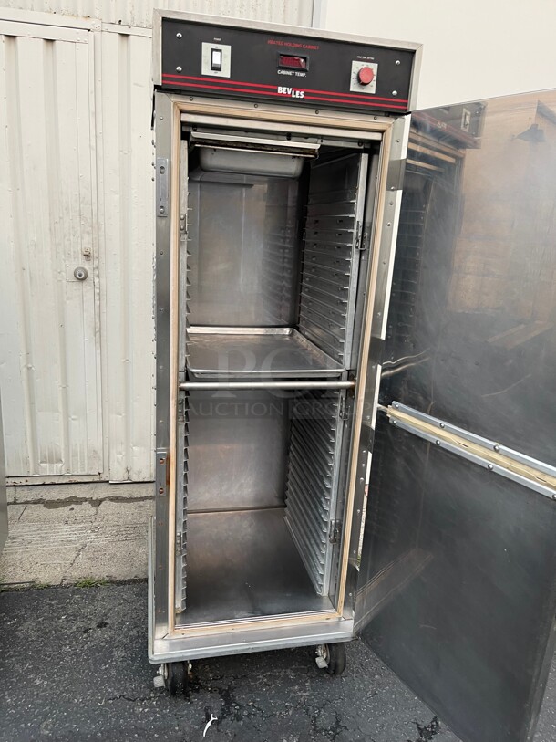 Working! Bevles Full Size Commercial Heated Cabinet Hot Food Bevles NSF  CA70 Warmer Transport NSF 115 Volt Tested and Working! - Image 9 of 10