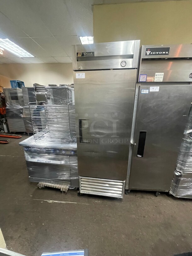 True T-23 27 inch One Section Reach In Refrigerator, (1) Right Hinge Solid Door, 115v NSF Tested and not getting cold! - Image 1 of 7