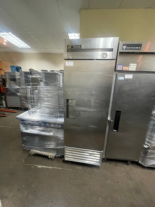 True T-23 27 inch One Section Reach In Refrigerator, (1) Right Hinge Solid Door, 115v NSF Tested and not getting cold! - Image 2 of 7