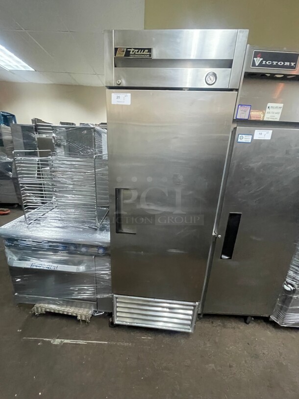 True T-23 27 inch One Section Reach In Refrigerator, (1) Right Hinge Solid Door, 115v NSF Tested and not getting cold! - Image 3 of 7
