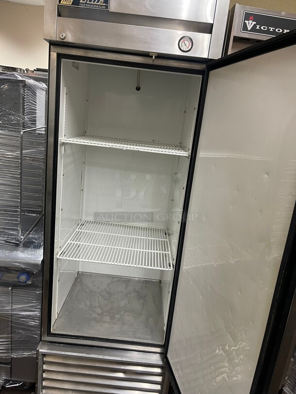 True T-23 27 inch One Section Reach In Refrigerator, (1) Right Hinge Solid Door, 115v NSF Tested and not getting cold! - Image 6 of 7