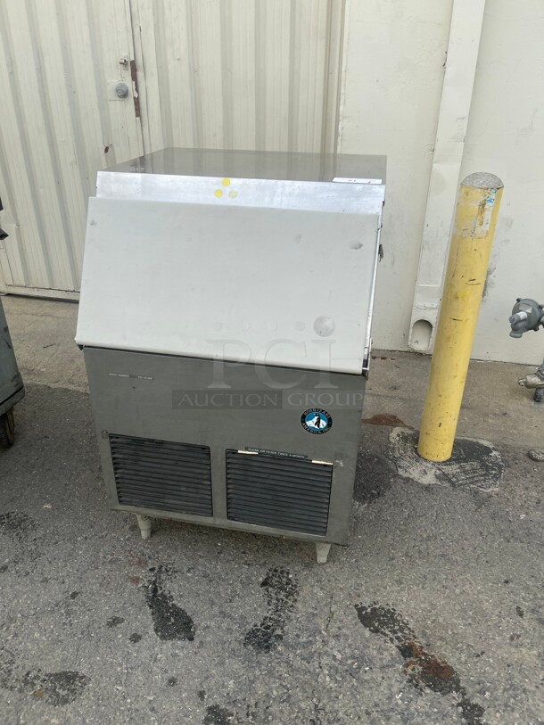 Working! Hoshizaki KM-150BAF 25inch  Air Cooled Undercounter Crescent Cube Ice Machine with 78 lb. Bin - 115V, 163 lb. NSF Tested and Working! - Image 1 of 9