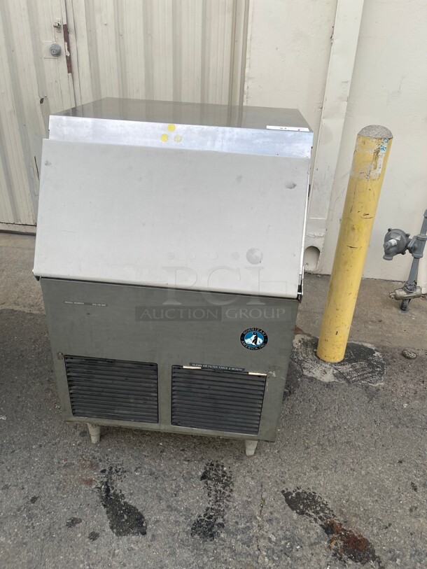 Working! Hoshizaki KM-150BAF 25inch  Air Cooled Undercounter Crescent Cube Ice Machine with 78 lb. Bin - 115V, 163 lb. NSF Tested and Working! - Image 2 of 9