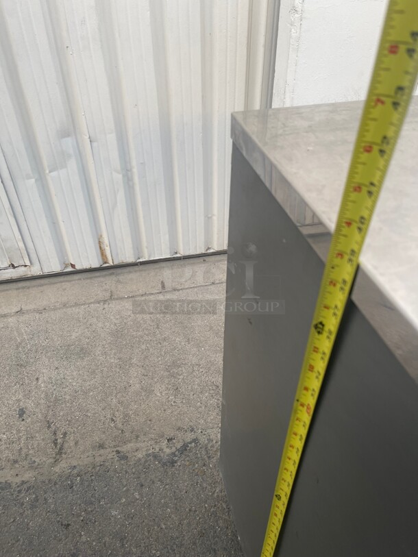 Working! Hoshizaki KM-150BAF 25inch  Air Cooled Undercounter Crescent Cube Ice Machine with 78 lb. Bin - 115V, 163 lb. NSF Tested and Working! - Image 9 of 9