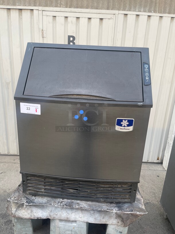 Working! Manitowoc Ice UYF0190A 26 inch W Half Cube NEO Undercounter Ice Maker - 193 lbs/day, Air Cooled NSF Tested and Working! - Image 2 of 10
