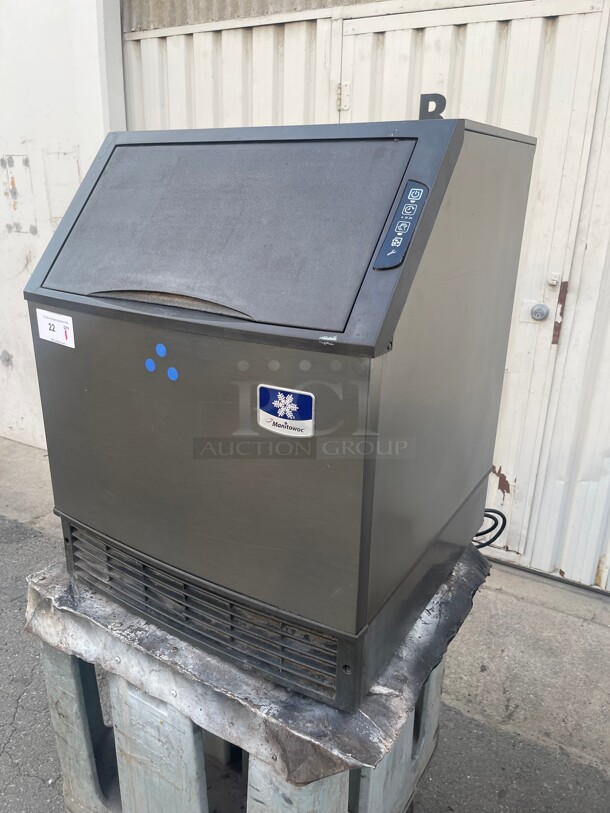 Working! Manitowoc Ice UYF0190A 26 inch W Half Cube NEO Undercounter Ice Maker - 193 lbs/day, Air Cooled NSF Tested and Working! - Image 3 of 10