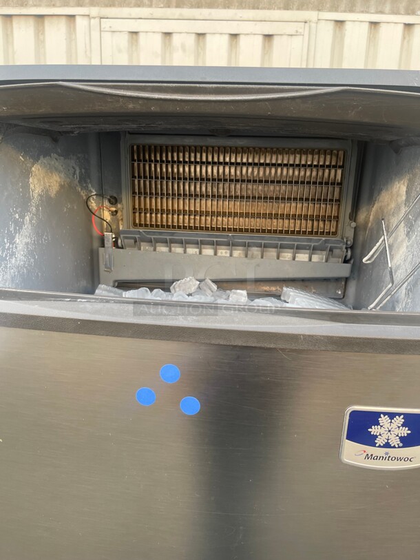 Working! Manitowoc Ice UYF0190A 26 inch W Half Cube NEO Undercounter Ice Maker - 193 lbs/day, Air Cooled NSF Tested and Working! - Image 5 of 10