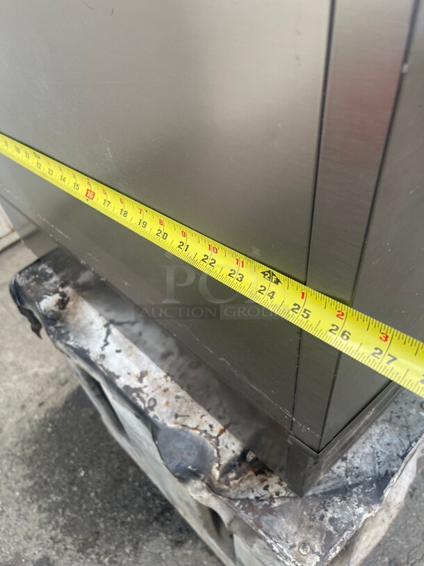 Working! Manitowoc Ice UYF0190A 26 inch W Half Cube NEO Undercounter Ice Maker - 193 lbs/day, Air Cooled NSF Tested and Working! - Image 9 of 10