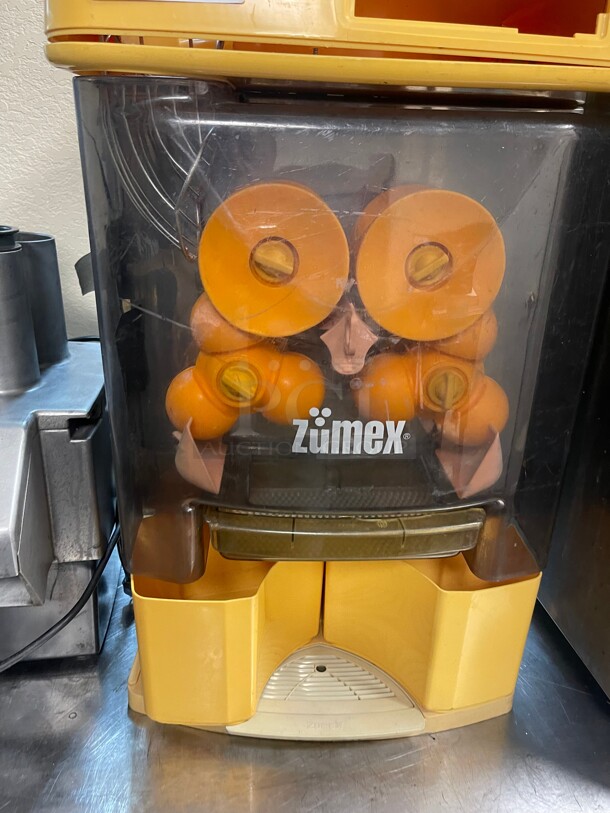 Zumex 09965 Versatile Pro Orange Commercial Automatic Juicer- 120V, 380W NSF Missing Parts  - Image 6 of 9