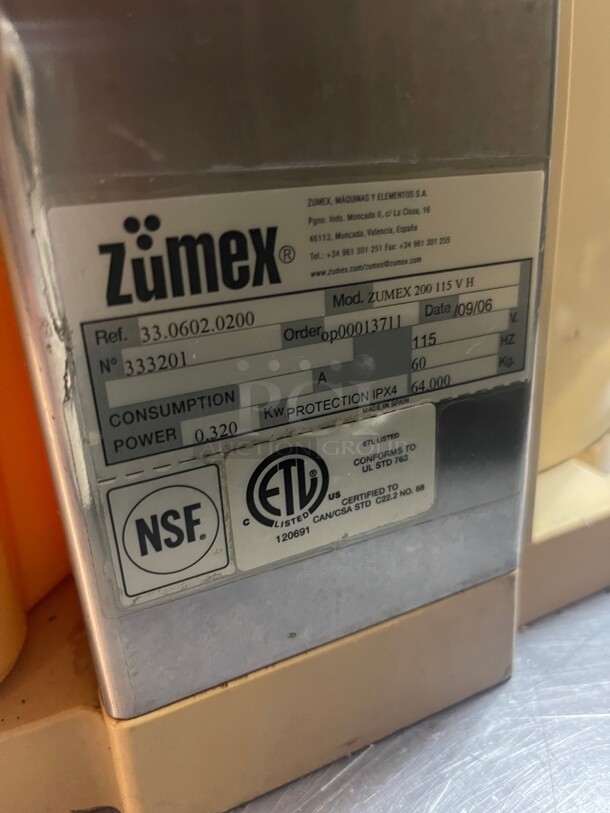 Zumex 09965 Versatile Pro Orange Commercial Automatic Juicer- 120V, 380W NSF Missing Parts  - Image 8 of 9