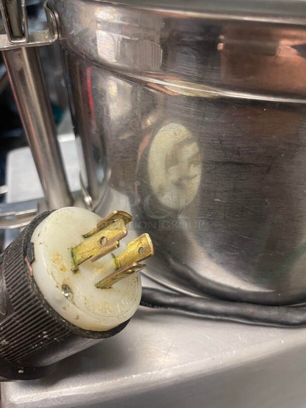 Working! Robot Coupe R4N 4.5 Liter Stainless Steel Cutter/Mixer NSF 220 Volt 3 Phase Tested and Working! - Image 7 of 8