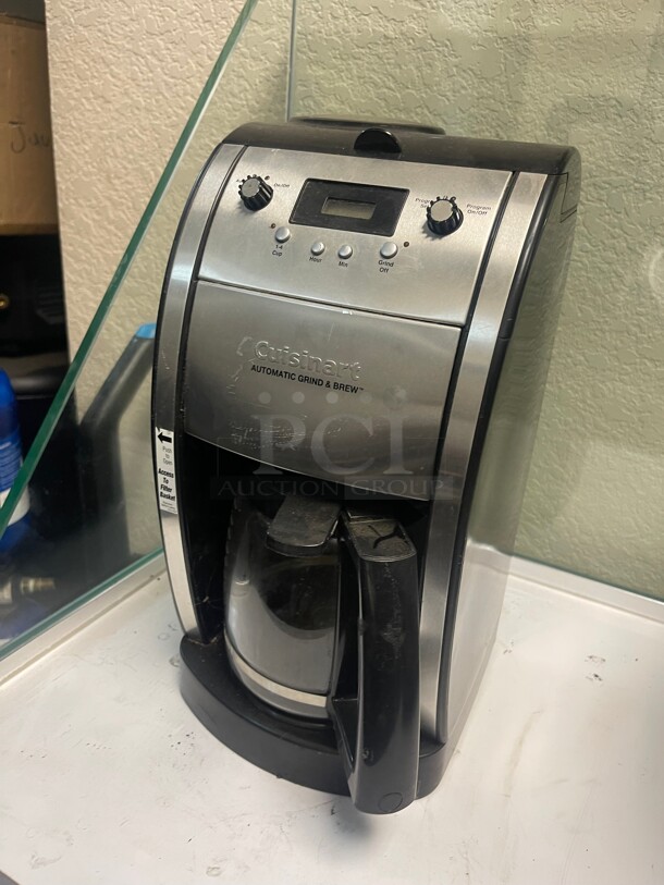 Cuisinart Grind and Brew 12- Cup Automatic Black Drip Coffee Maker with Built-In Grinder 115 Volt Tested and Working