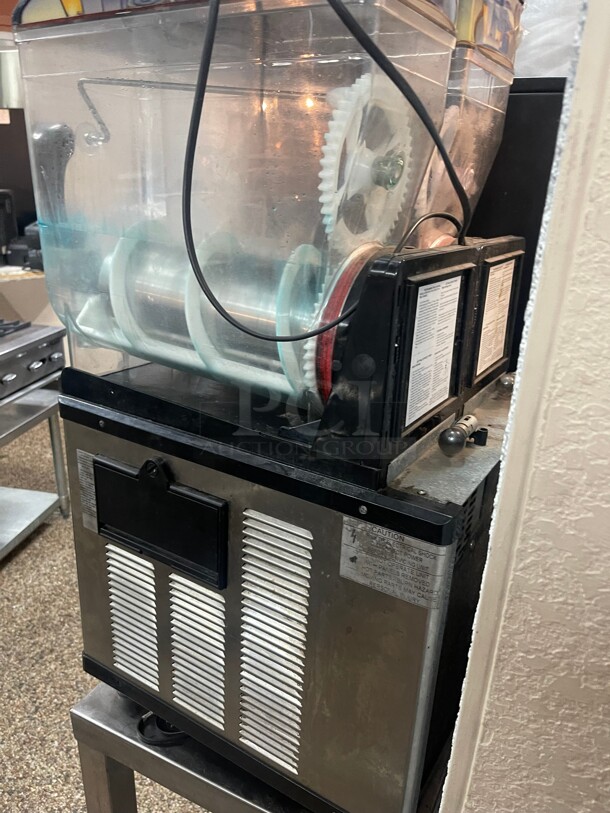 Crathco ID2.2F/ G23-2B LIGHT PANEL Double 2.9 Gallon Commercial Granita / Slushy / Frozen Beverage Machine with Manual Control and Light Panel - 115V NSF Working Missing Parts  - Image 5 of 8