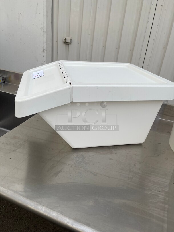 New! 10 Gallon Plastic Ingredient Bin & Flip Top Lid NSF 