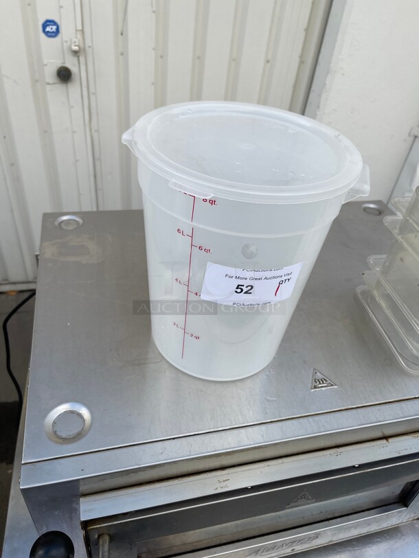 Cambro RFS8PP190 8 qt Round Storage Container - Translucent With Cover NSF  - Image 4 of 7