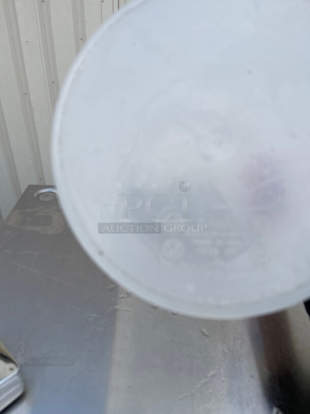 Cambro RFS8PP190 8 qt Round Storage Container - Translucent With Cover NSF  - Image 5 of 7