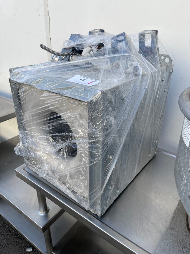 Clean! Loren Cook 120 SQN Square Direct Drive Commercial Exhaust Fan .500hp, 208V, 3 Phase 1725 RPM NSF  - Image 5 of 7
