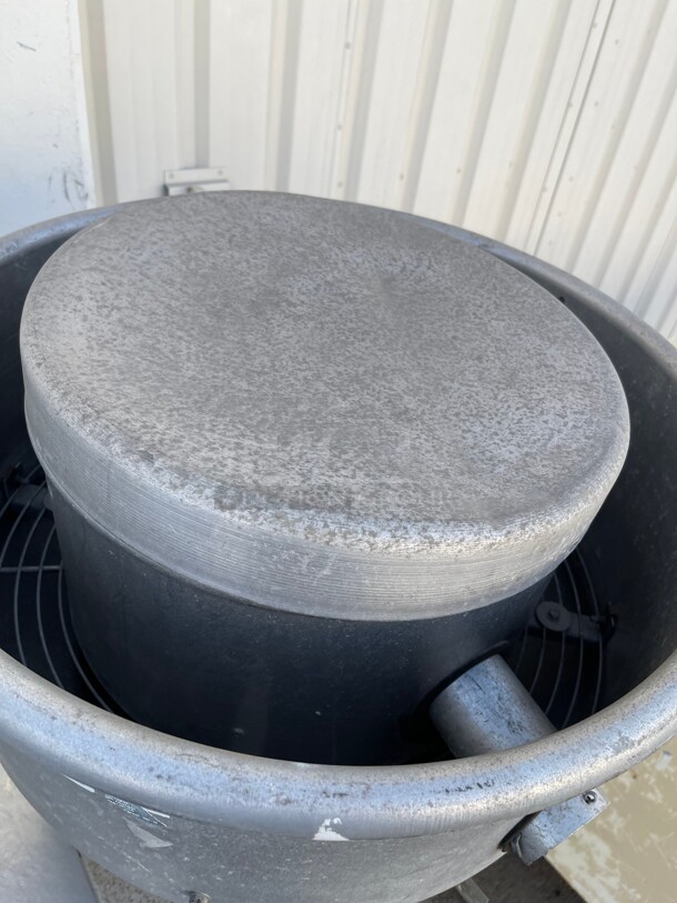 Working! Dayton 4HZ37 Commercial Centrifugal Direct-Drive Upblast Exhaust Ventilator 115 Volt NSF Tested and Working! - Image 5 of 6