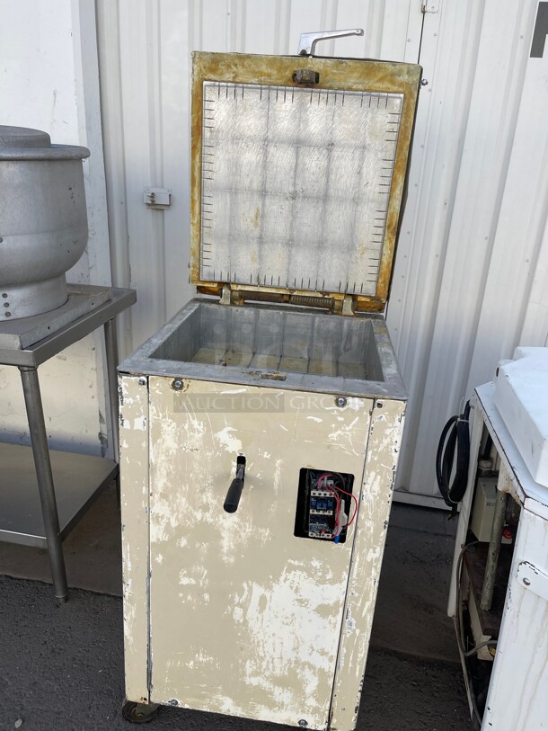 Working! Oliver Model 624 Hydraulic Commercial Dough Divider 230 Volt 3 Phase NSF Tested and Working! - Image 5 of 8