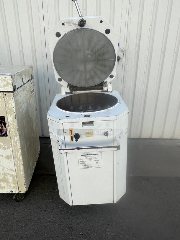Working! LUCKS D-24 Commercial DOUGH DIVIDER 220 Volt 3 Phase NSF Tested and Working! - Image 5 of 11