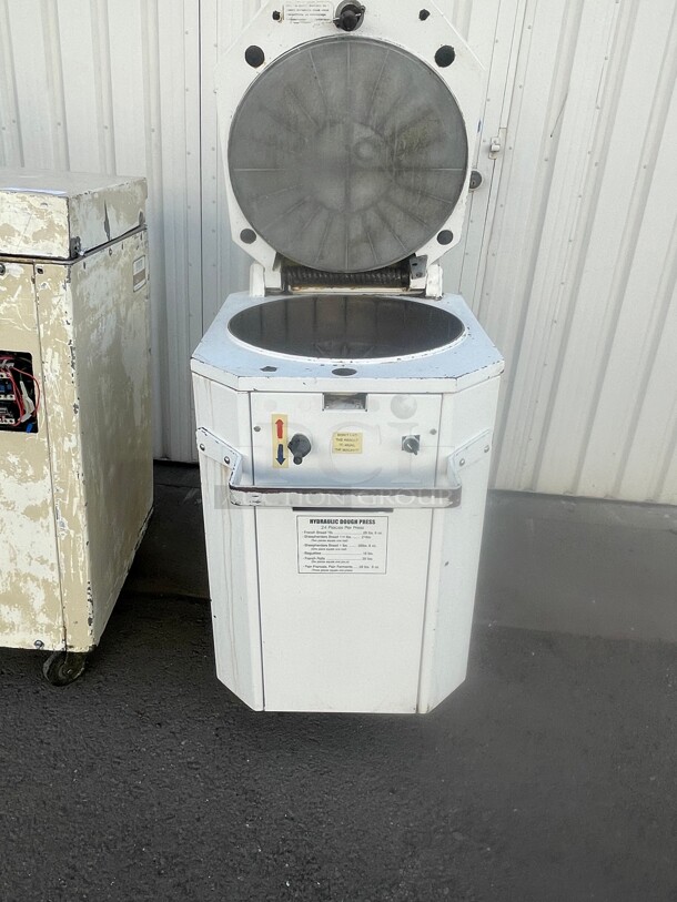 Working! LUCKS D-24 Commercial DOUGH DIVIDER 220 Volt 3 Phase NSF Tested and Working! - Image 6 of 11