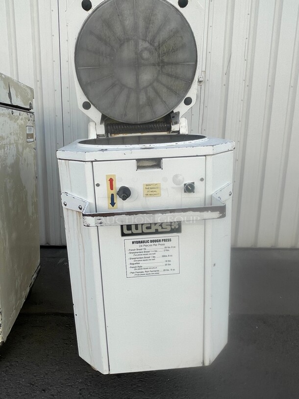 Working! LUCKS D-24 Commercial DOUGH DIVIDER 220 Volt 3 Phase NSF Tested and Working! - Image 10 of 11