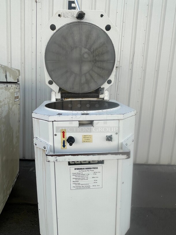 Working! LUCKS D-24 Commercial DOUGH DIVIDER 220 Volt 3 Phase NSF Tested and Working! - Image 11 of 11