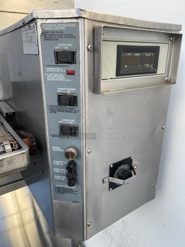 Working! Lincoln Impinger Natural Gas Single  Conveyor Radiant Oven Package with Stand 240,000 BTU NSF Gas and 220 Volt 1 phase for the conveyor Tested and Working! - Image 9 of 11