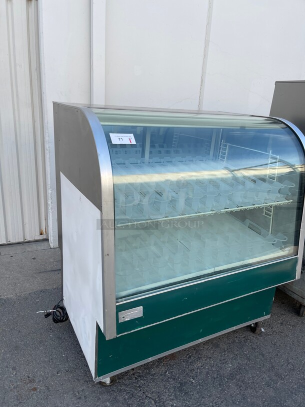 Working! Federal CG48 48 inch Full Service Commercial Deli Case w/ Curved Glass - (2) Levels, 120v NSF Tested and Working! - Image 4 of 6