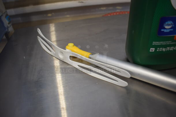 ALL ONE MONEY! Lot of Cascade Complete Dishwasher Liquid Bottle and Duster Handle - Image 2 of 3