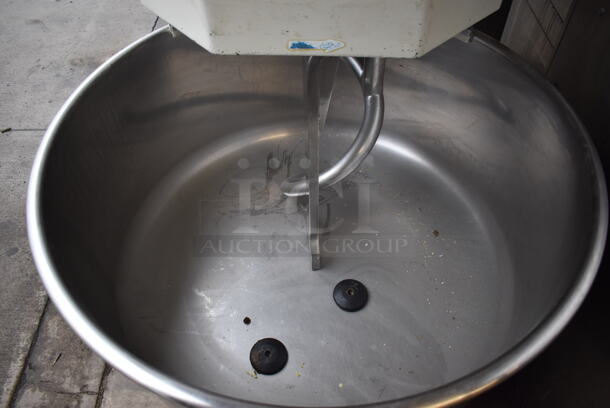 Mixer ASM/200 Metal Commercial Floor Style Spiral Dough Mixer w/ Stainless Steel Mixing Bowl, Bowl Guard and Dough Hook Attachment. 220 Volts, 3 Phase. 40x60x58 - Image 5 of 11
