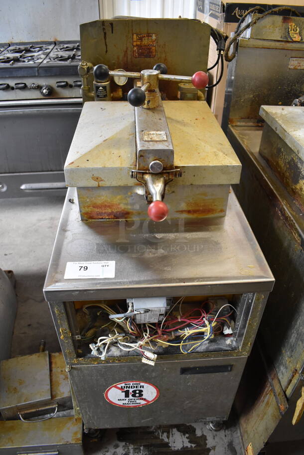 Henny Penny 600 Stainless Steel Commercial Floor Style Natural Gas Powered Pressure Fryer on Commercial Casters. Missing Front Panel. 80,000 BTU. 18x39x49 - Image 8 of 10