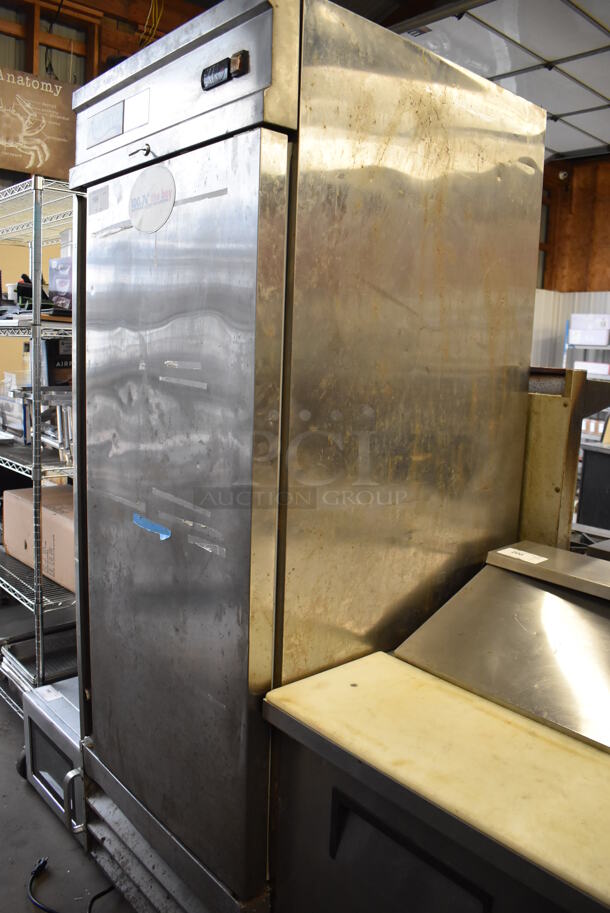Avantco 178CFD1RR Stainless Steel Commercial Single Door Reach In Cooler on Commercial Casters. 115 Volts, 1 Phase. 29x32x82. Tested and Working! - Image 4 of 5