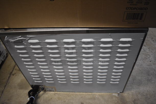 LIKE NEW! Avantco 177DPO18DD Stainless Steel Commercial Countertop Electric Powered Double Deck Pizza Oven / Bakery Oven. Used a Few Times at Trade Show as a Demonstration. 240 Volts. 28x24x23. Tested and Working! - Image 9 of 10