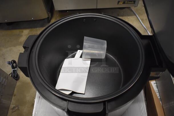 LIKE NEW! Avantco 177RCSA60 Stainless Steel Commercial Countertop 60 Cup (30 Cup Raw) Sealed Electric Powered Rice Cooker / Warmer. Used a Few Times at Trade Show as a Demonstration. 120 Volts, 1 Phase. 21x18x17. Tested and Working! - Image 4 of 8