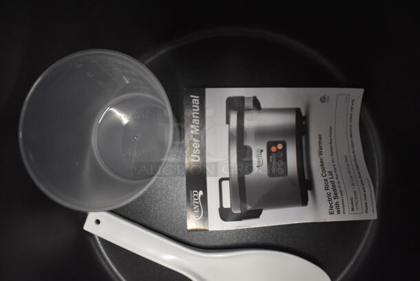 LIKE NEW! Avantco 177RCSA60 Stainless Steel Commercial Countertop 60 Cup (30 Cup Raw) Sealed Electric Powered Rice Cooker / Warmer. Used a Few Times at Trade Show as a Demonstration. 120 Volts, 1 Phase. 21x18x17. Tested and Working! - Image 5 of 8