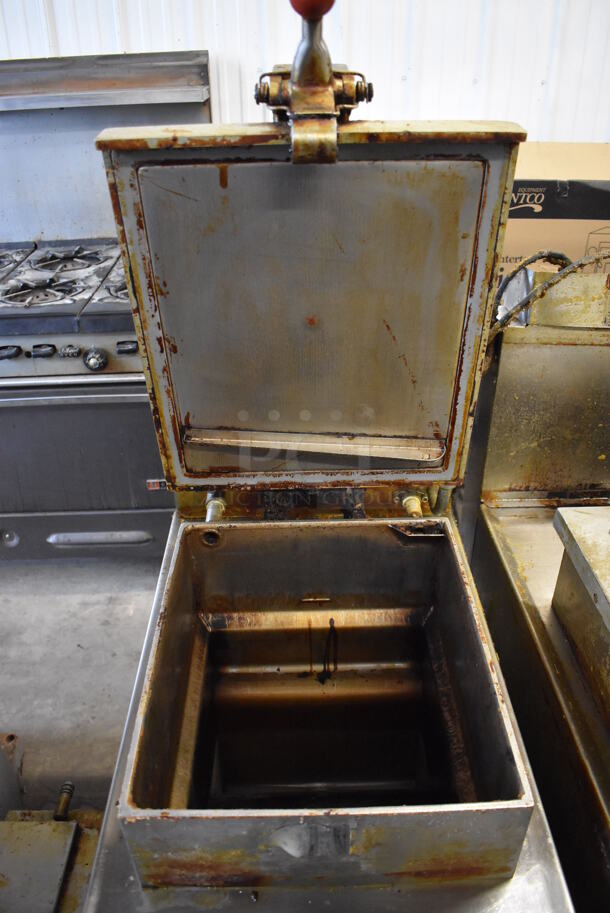Henny Penny 600 Stainless Steel Commercial Floor Style Natural Gas Powered Pressure Fryer on Commercial Casters. Missing Front Panel. 80,000 BTU. 18x39x49 - Image 10 of 10