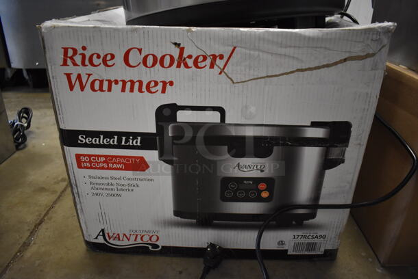 LIKE NEW! Avantco 177RCSA60 Stainless Steel Commercial Countertop 60 Cup (30 Cup Raw) Sealed Electric Powered Rice Cooker / Warmer. Used a Few Times at Trade Show as a Demonstration. 120 Volts, 1 Phase. 21x18x17. Tested and Working! - Image 8 of 8