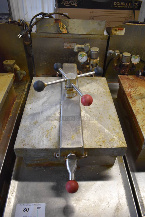 Henny Penny 600 Stainless Steel Commercial Floor Style Natural Gas Powered Pressure Fryer on Commercial Casters. 80,000 BTU. 18x39x49 - Image 4 of 9
