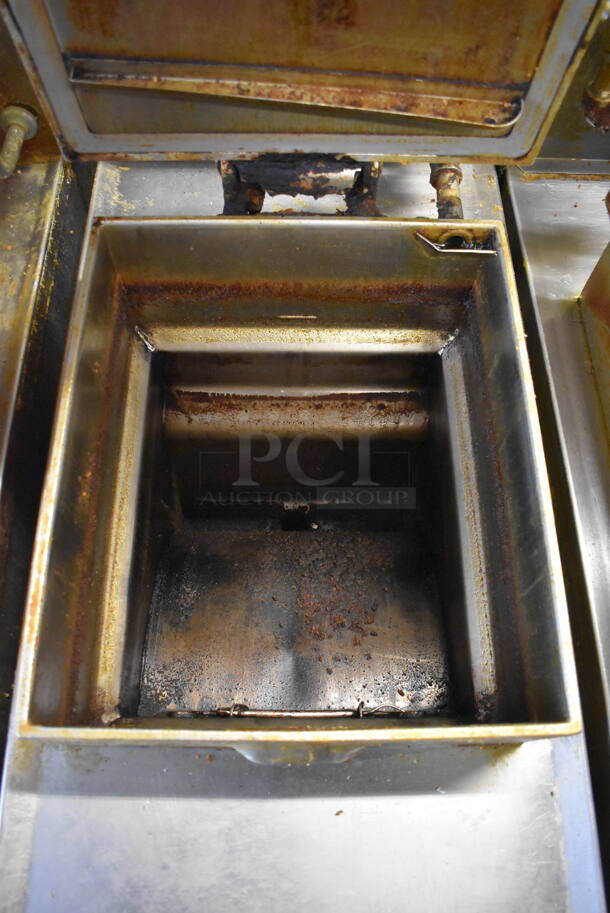 Henny Penny 600 Stainless Steel Commercial Floor Style Natural Gas Powered Pressure Fryer on Commercial Casters. 80,000 BTU. 18x39x49 - Image 5 of 9