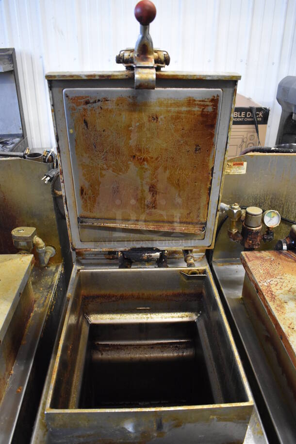 Henny Penny 600 Stainless Steel Commercial Floor Style Natural Gas Powered Pressure Fryer on Commercial Casters. 80,000 BTU. 18x39x49 - Image 6 of 9